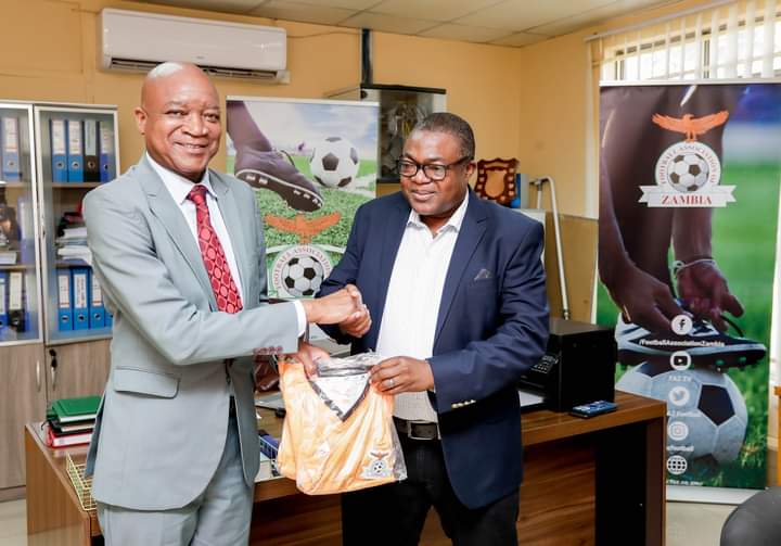 FAZ Hands over 12,000 balls to Ministry of Education